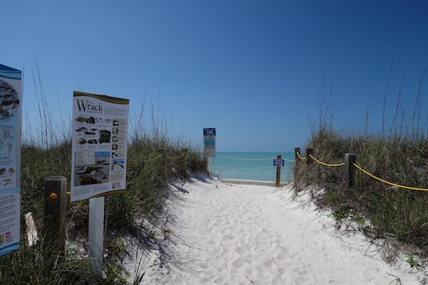 Beer Can Island Beach - Lazy Locations - Florida